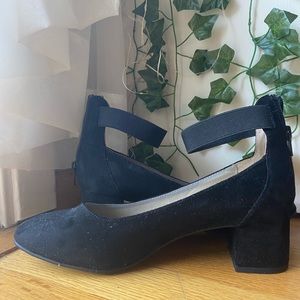 WHITE MOUNTAIN SEUDE HEELS